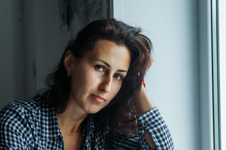 Douleur aux ovaires pendant ET / OU après les règles ? Tout savoir